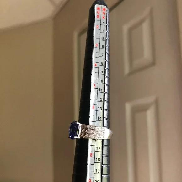 Amethyst stone set in 925 stamped silver ring w/white Cubic Zirconia size 7 - Picture 10 of 11